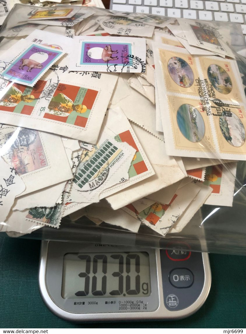MACAU LOT OF MORE THAN 100 SETS OR SINGLES ON PAPER, ABOVE300 GRAMS, DUPLICATIONS, PLEASE SEE THE PHOTOS, #A - Collezioni & Lotti