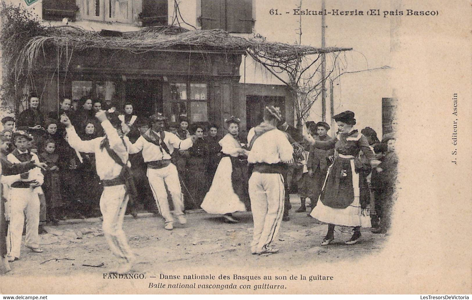 CPA - DANSE - FANDANGO - Danse Nationale Des Basques Au Son De La Guitare - Bailes