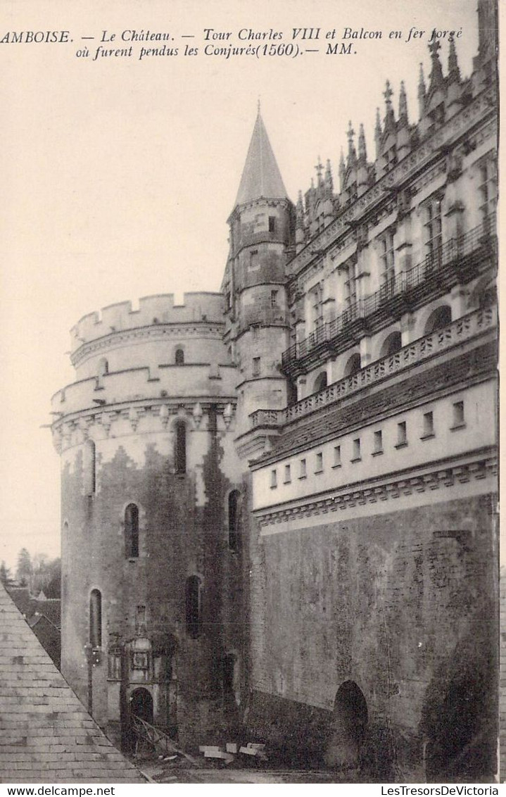 CPA - 37 - AMBOISE - Le Château - Tour Charles VIII Et Balcon En Fer Forgé Où Furent Pendus Les Conjurés 1560 - Amboise