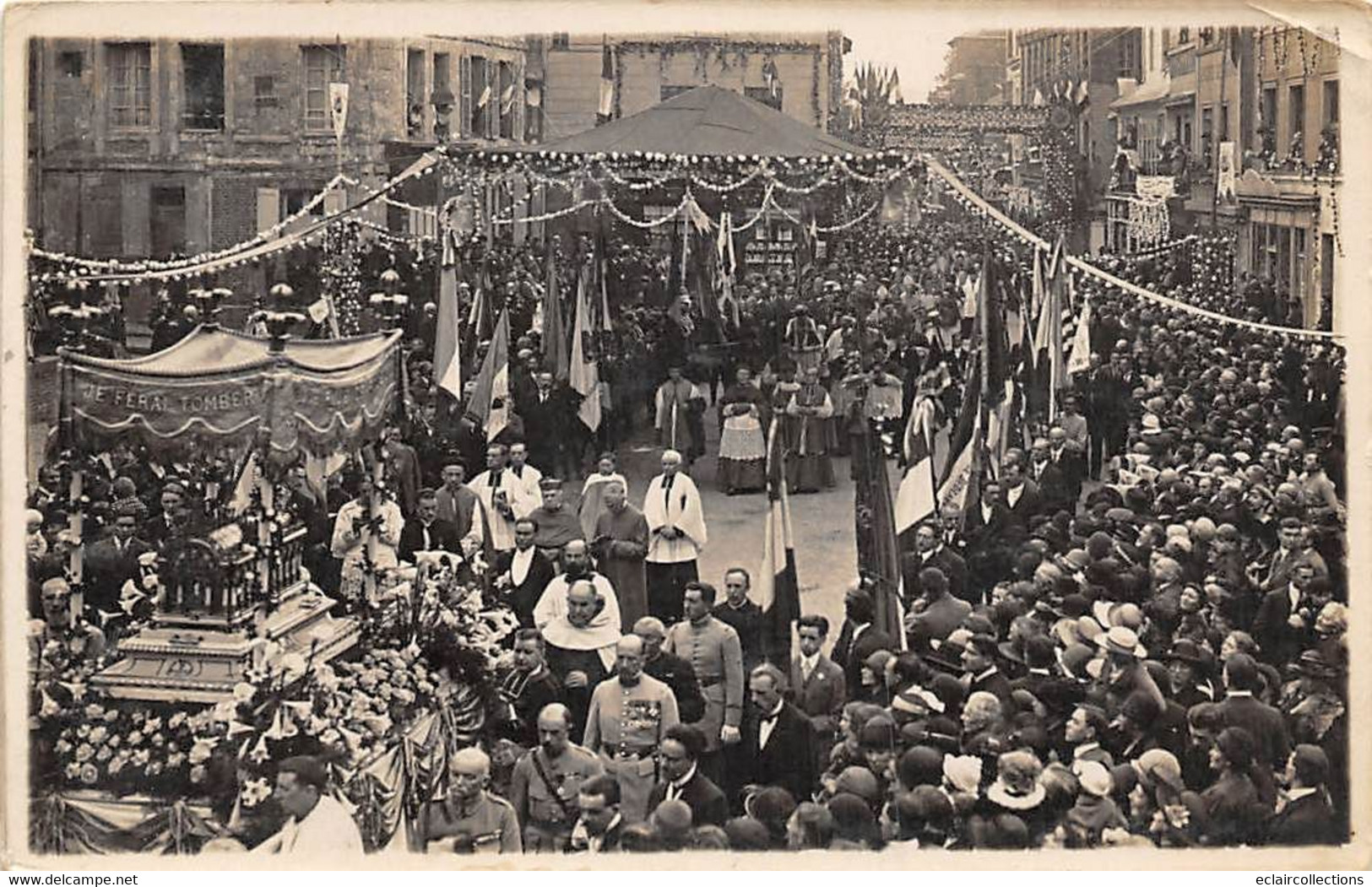 Lisieux            14        Religion . Une Procession     Carte Photo   - 1 -       (voir Scan) - Lisieux