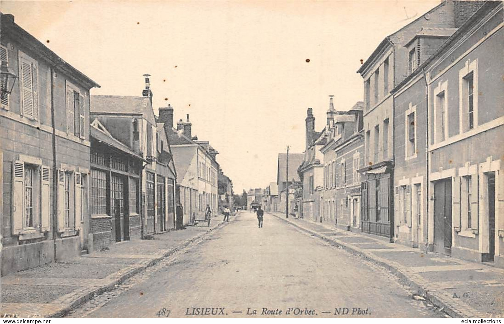 Lisieux            14        Place Victor-Hugo   Jour De Marché Aux Poteries        (voir Scan) - Lisieux