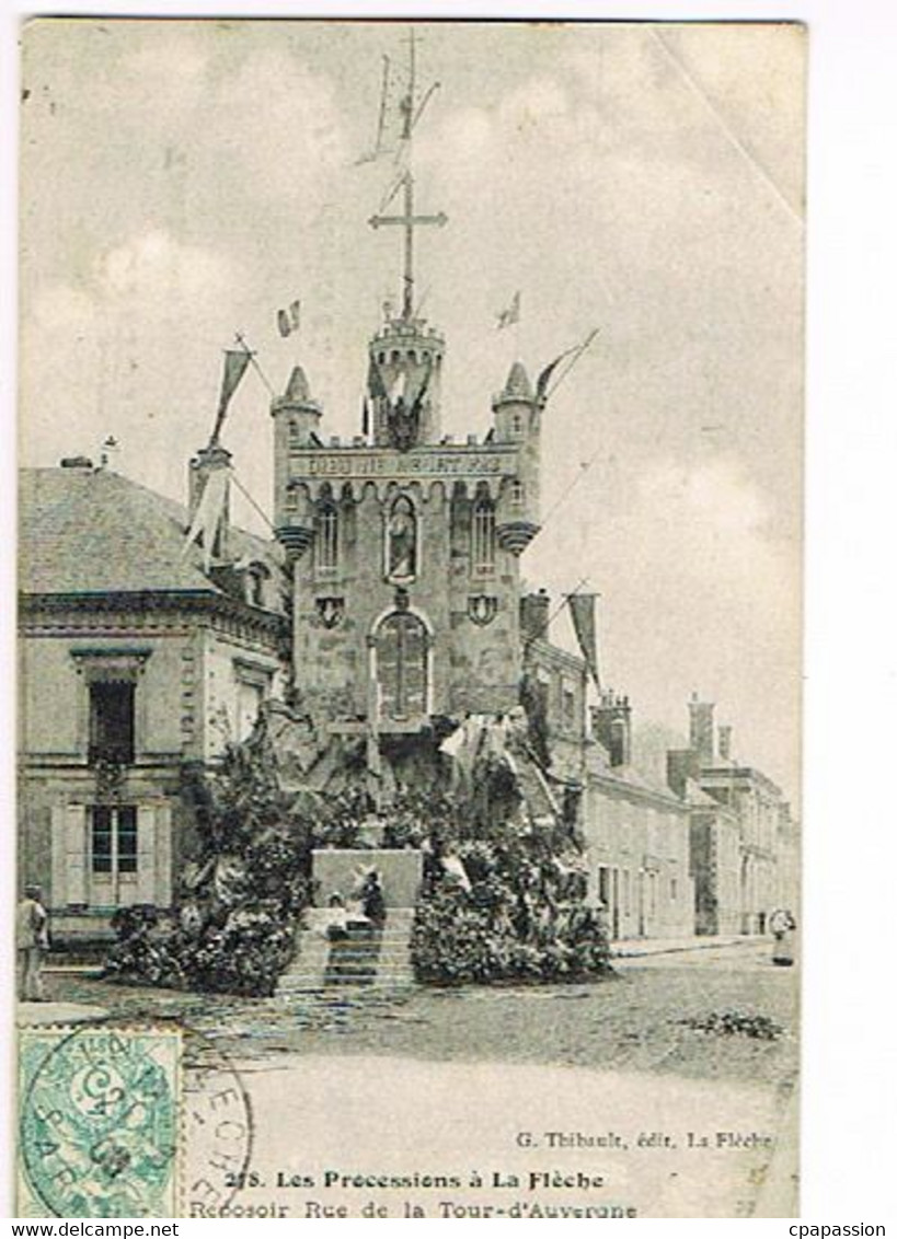 LA FLECHE - Sarthe- Les Processions à La Flèche-Reposoir Rue De La Tour D'Auvergne -circulée 1906 - La Fleche