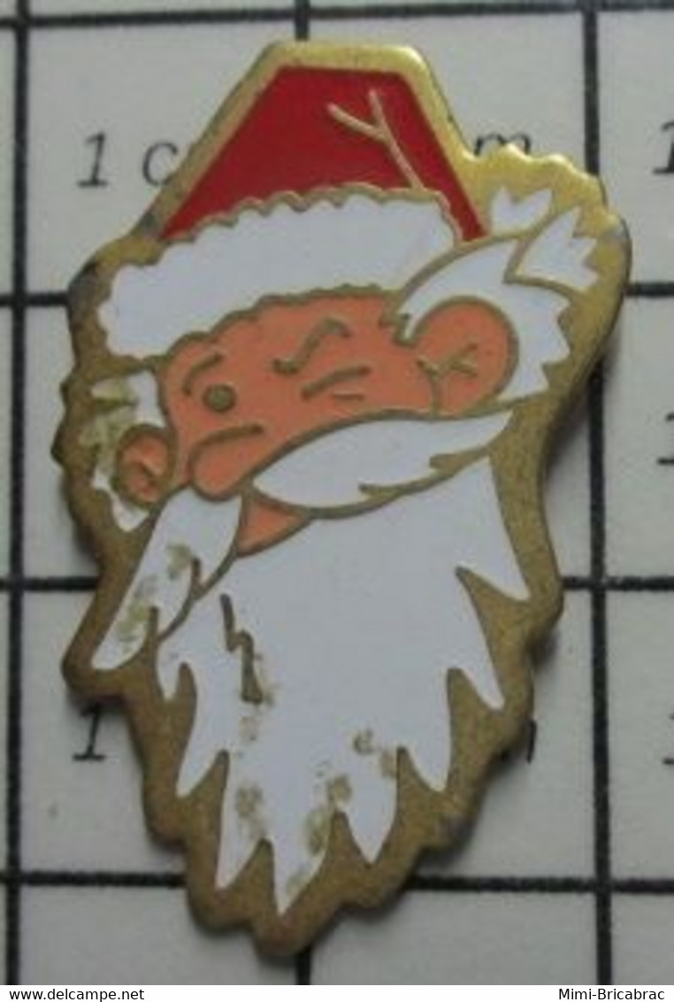 2422 Pin's Pins / Beau Et Rare / THEME : NOEL / PERE NOEL FAISANT UN CLIN D'OEIL On Te Voit Venir !! - Christmas