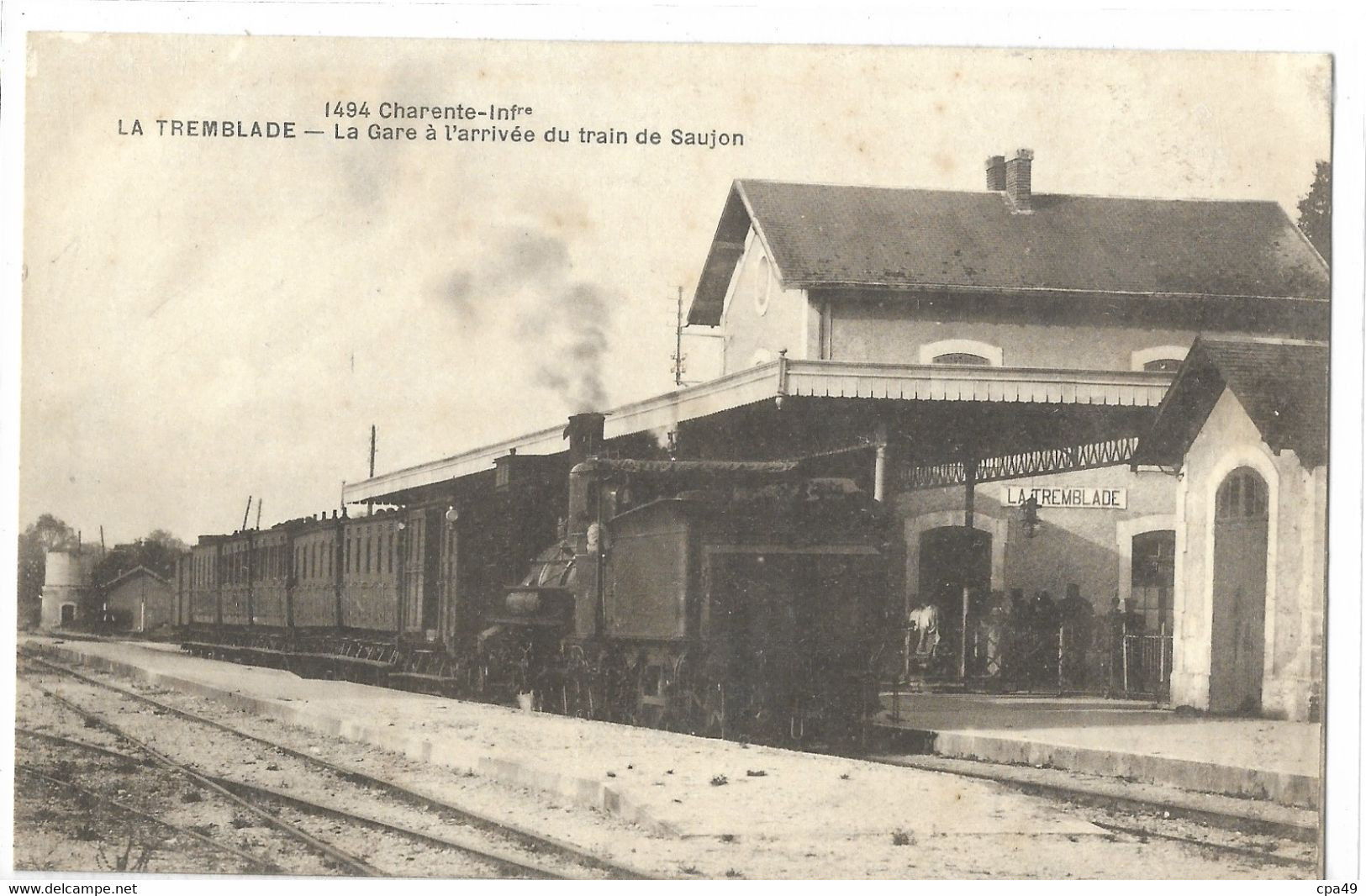 17  LA  TREMBLADE  LA GARE A  L' ARRIVEE DU  TRAIN  DE  SAUJON - La Tremblade