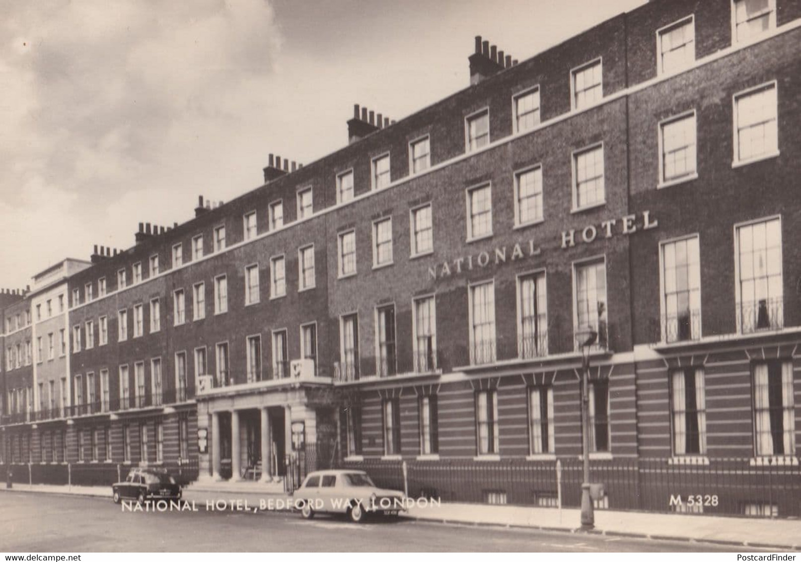 Classic Cars Parked At National Hotel Bedford 1960s RPC Postcard - Autres & Non Classés