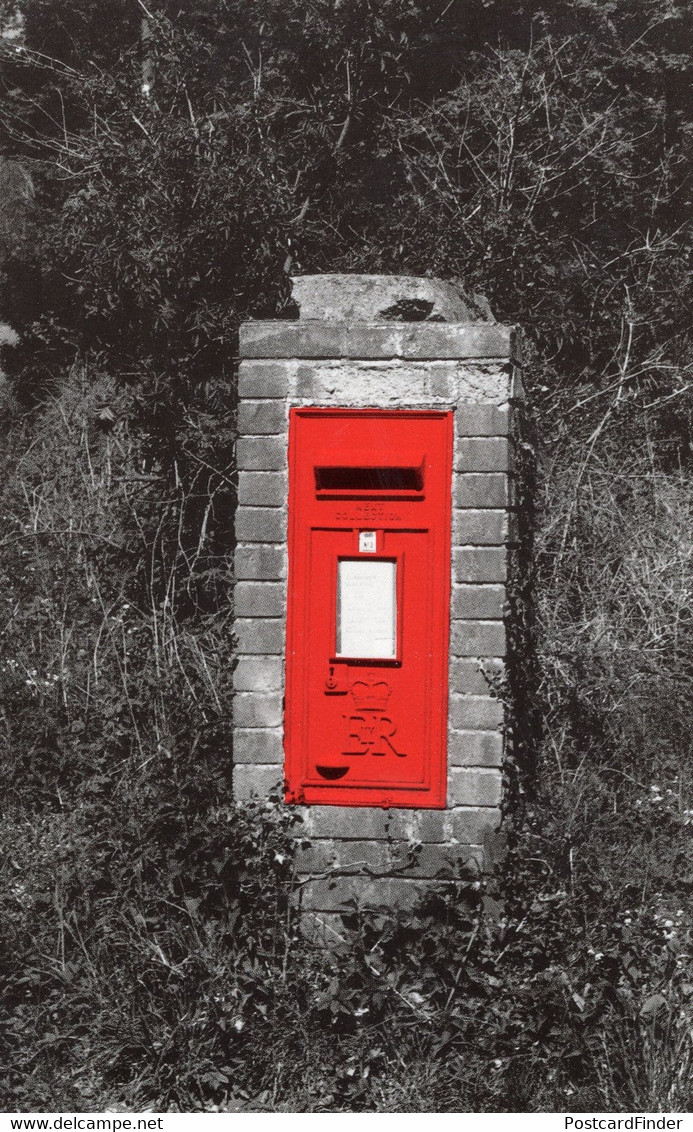 Waddesdon Royal Mail Pillar Box Buckinghamshire Postcard - Buckinghamshire