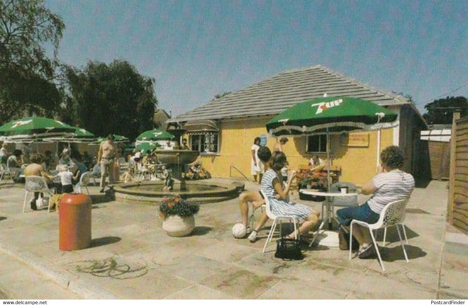 7 Seven Up Fizzy Drinks Umbrella Cafe Wicksteed Park Northampton 1970s Postcard - Northamptonshire