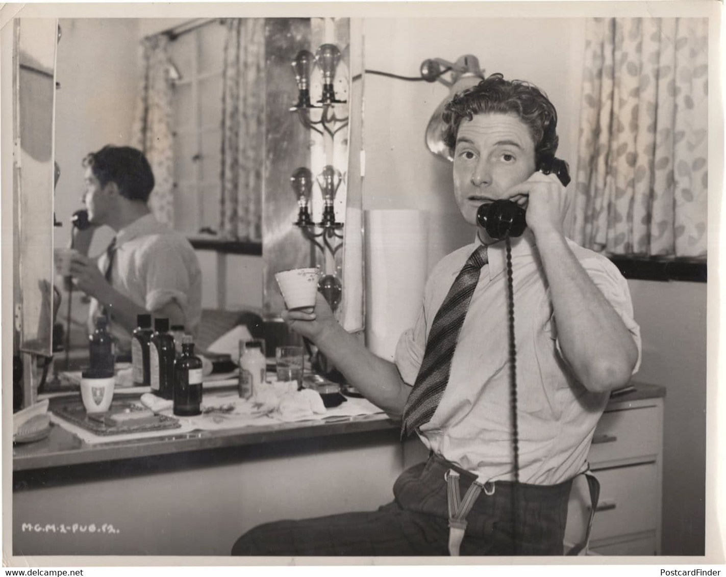 Robert Donat Film The Citadel Reading Book On Set Relaxing Press Photo - Autographs