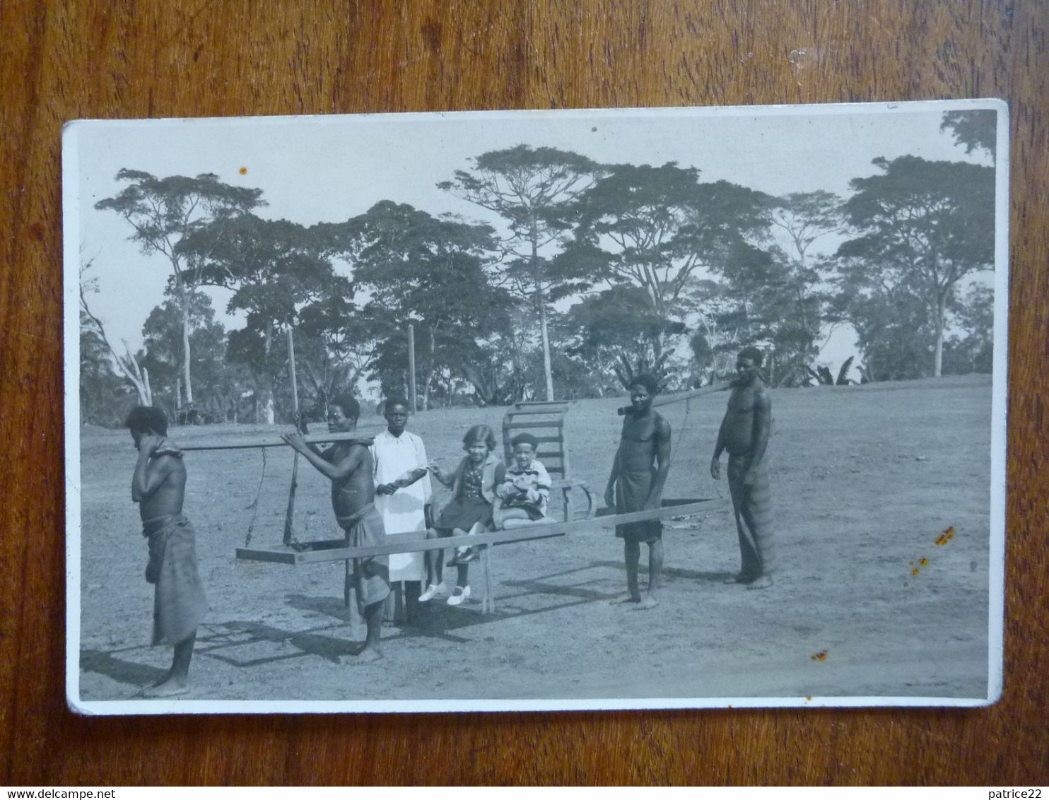 CPA Rare - Enfants De Colons Portés Par Des Africains Semi Nus En Chaise à Porteurs - Esclave Serviteur Colonialisme - Bagne & Bagnards