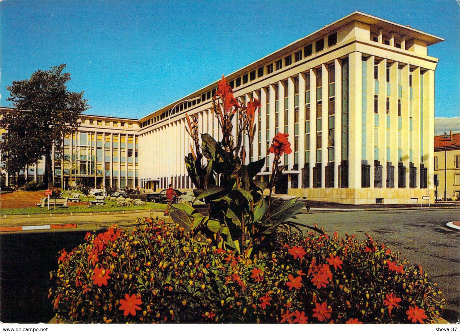 30 - Alès - Place Albert Brabo - L'Hôtel Des Finances Et La Cité Administrative - Alès