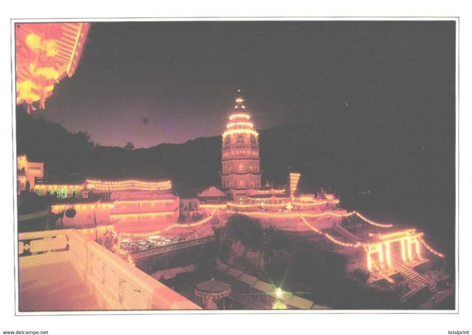 Malaysia:penang, The Kek Lok Si Pagoda At Night - Kirchen U. Kathedralen