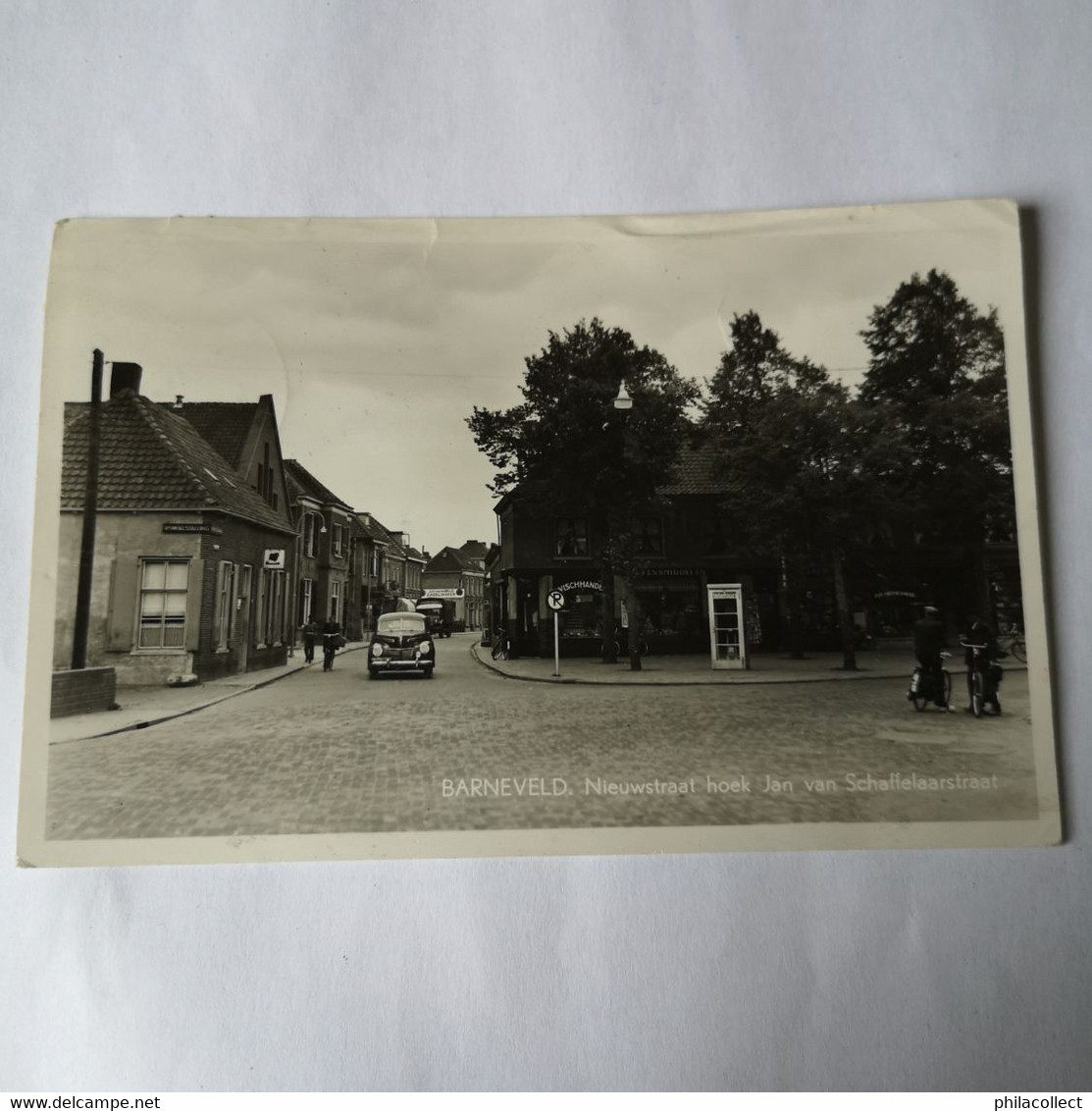 Barneveld (Gld.) Nieuwstraat Hoek Jan Van Schaffelaarstraat (Vischhandel - Telefooncel) Ca 1951 Adres. Sleets - Barneveld