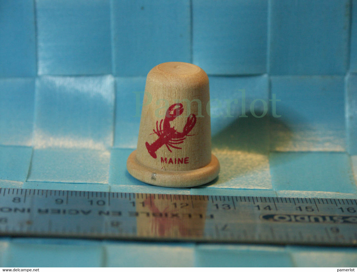 Ancien Dé A Coudre -Bois- Theme Lobster Maine USA, Homard  - Mercerie Couture Broderie - Dedales
