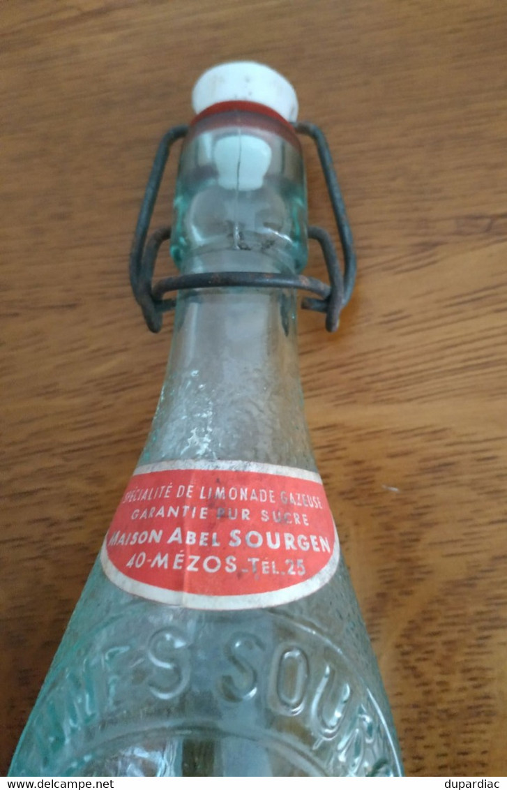 MEZOS (Landes) : Bouteille De SODAS Du Limonadier Joannes SOURGEN, Fermeture étrier Et Bouchon Porcelaine. - Soda