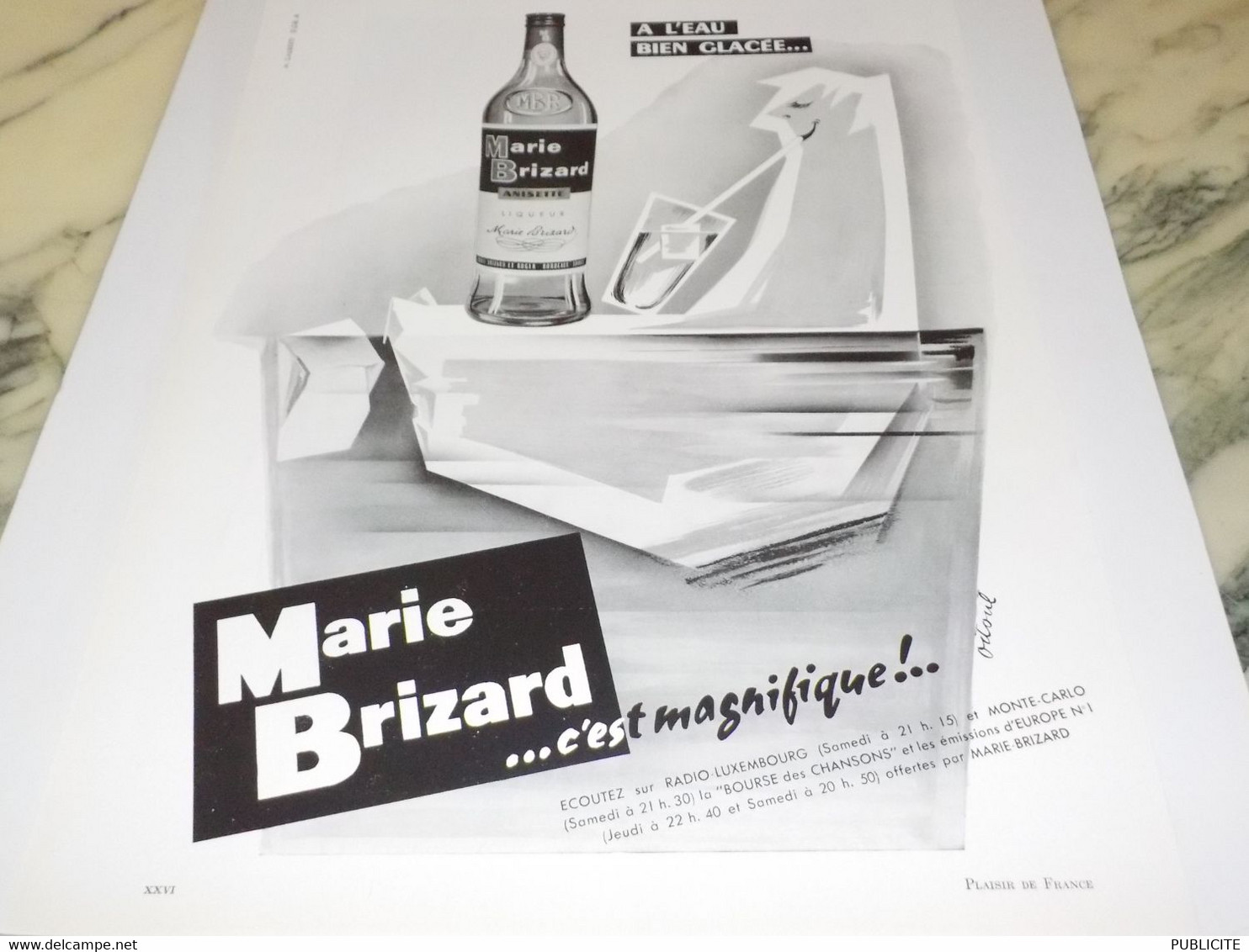 ANCIENNE PUBLICITE A L EAU BIEN GLACEE  MARIE BRIZARD 1958 - Alcools