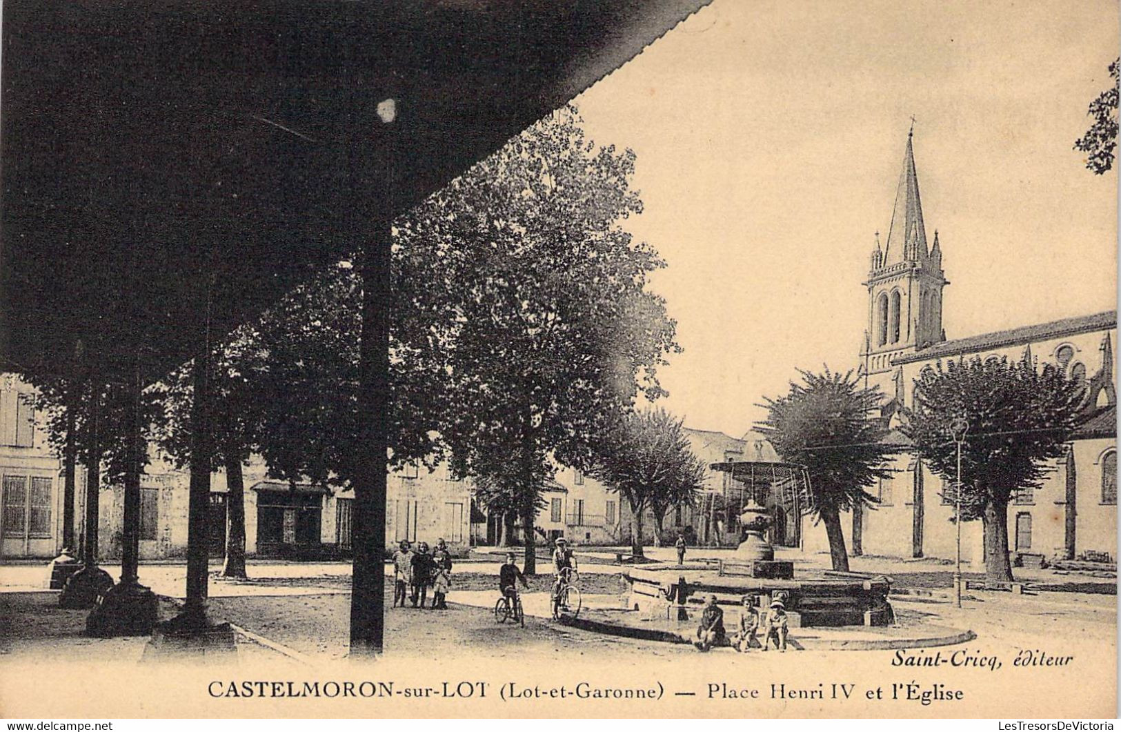 CPA - 47 - Castelmoron Sur Lot - LPlace Henri IV Et L'Eglise - Enfants Vélo - Fontaine - Castelmoron