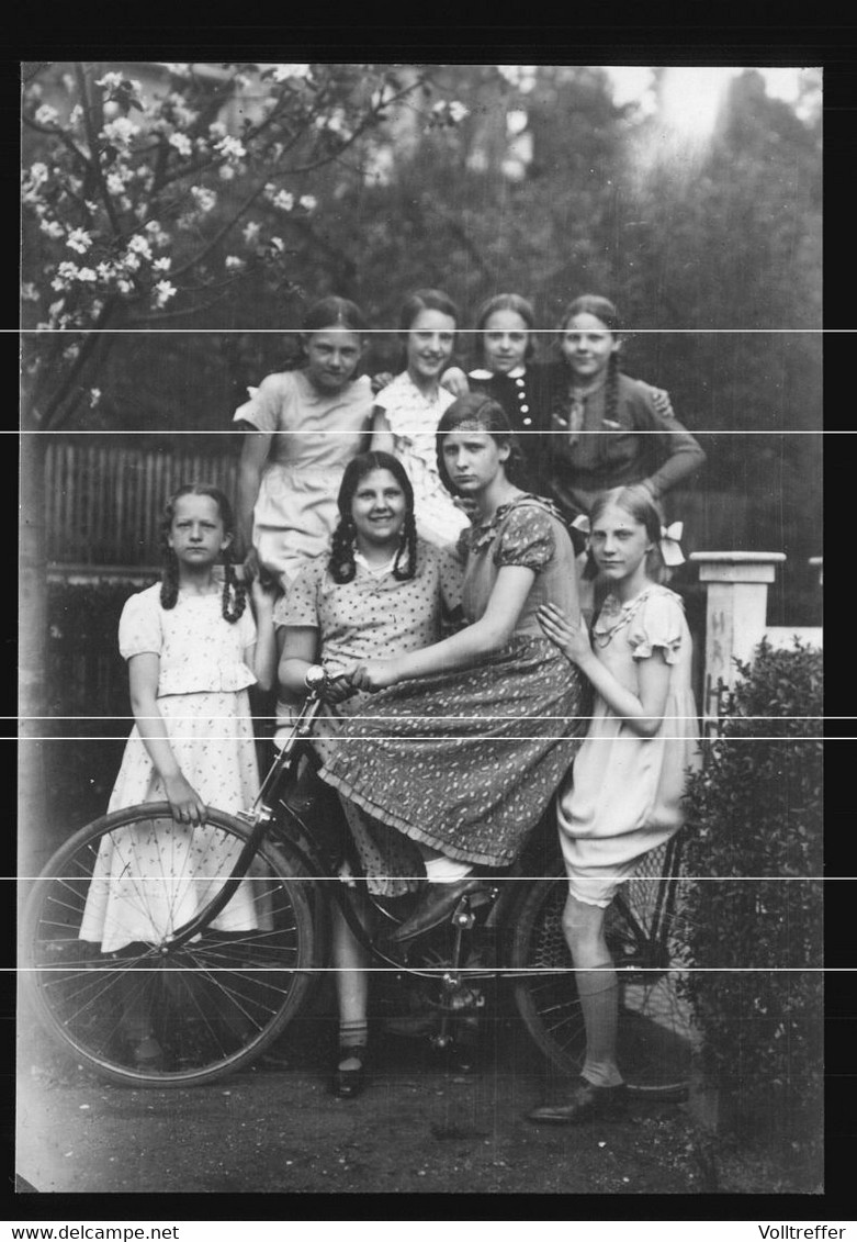 Orig. Foto Um 1935, Gruppe Junge Mädchen Zöpfe, Fahrrad, Backfisch, Group Of Cute Young Girls Pigtails, Lolita, Bicycle - Anonymous Persons