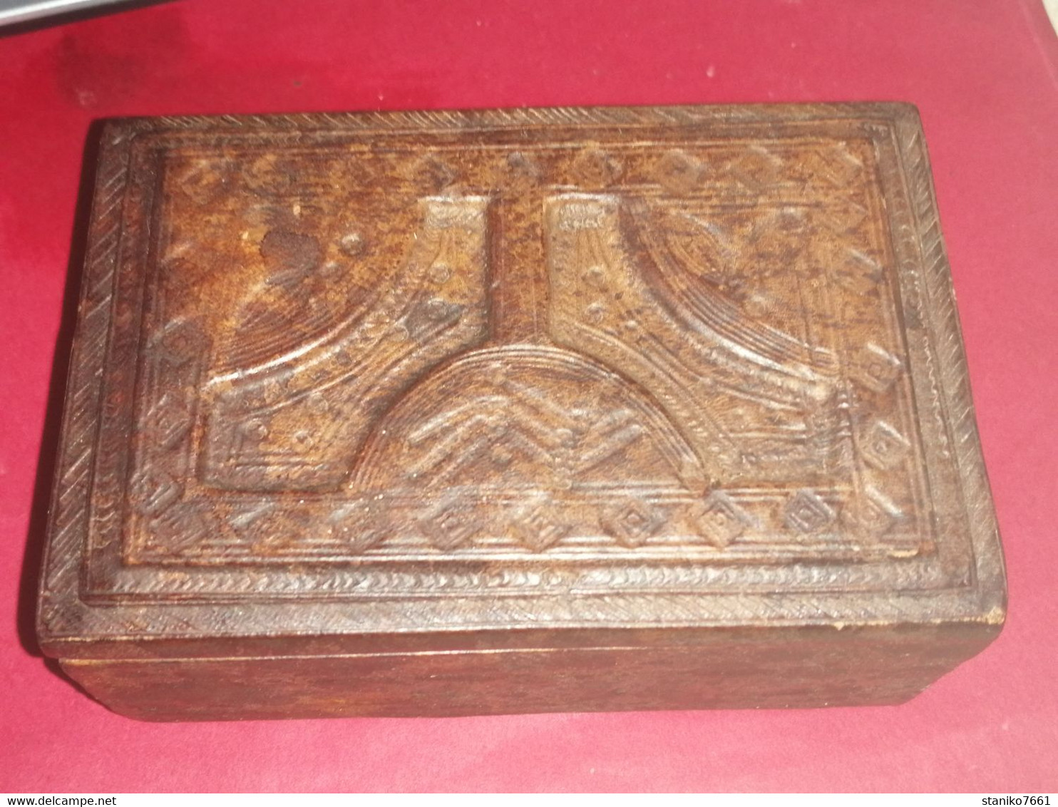 ANCIENNE JOLIE BOITE EN BOIS RECOUVERTE DE CUIR BEAUX MOTIFS Non Nettoyé - Cajas/Cofres