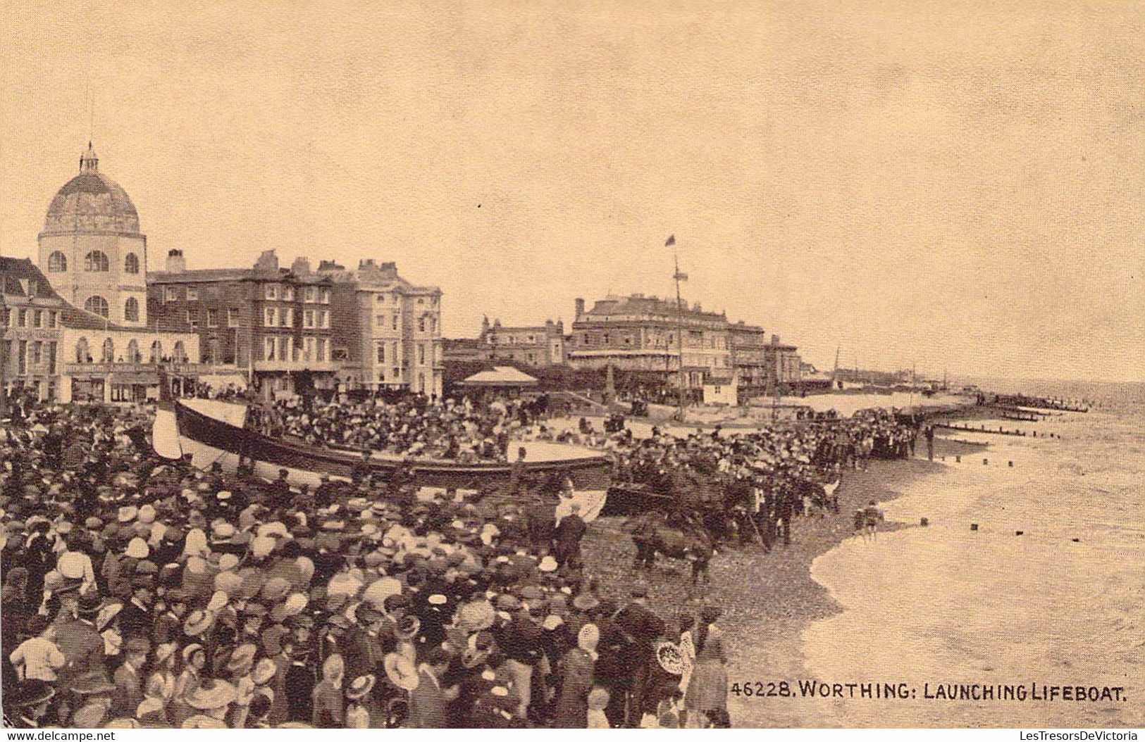 CPA - ANGLETERRE - Worthing - SEPIATONE SERIES - LAUNCHING LIFEBOAT - Plage - Worthing