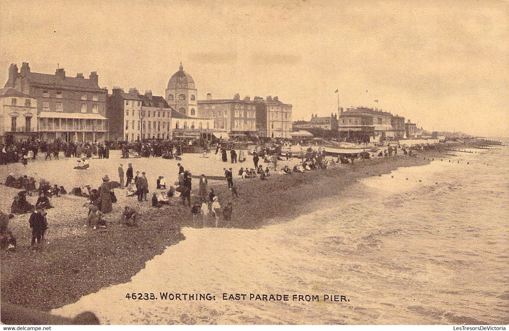 CPA - ANGLETERRE - Worthing - SEPIATONE SERIES - EAST PARADE FROM PIER - Barque - Plage - Worthing