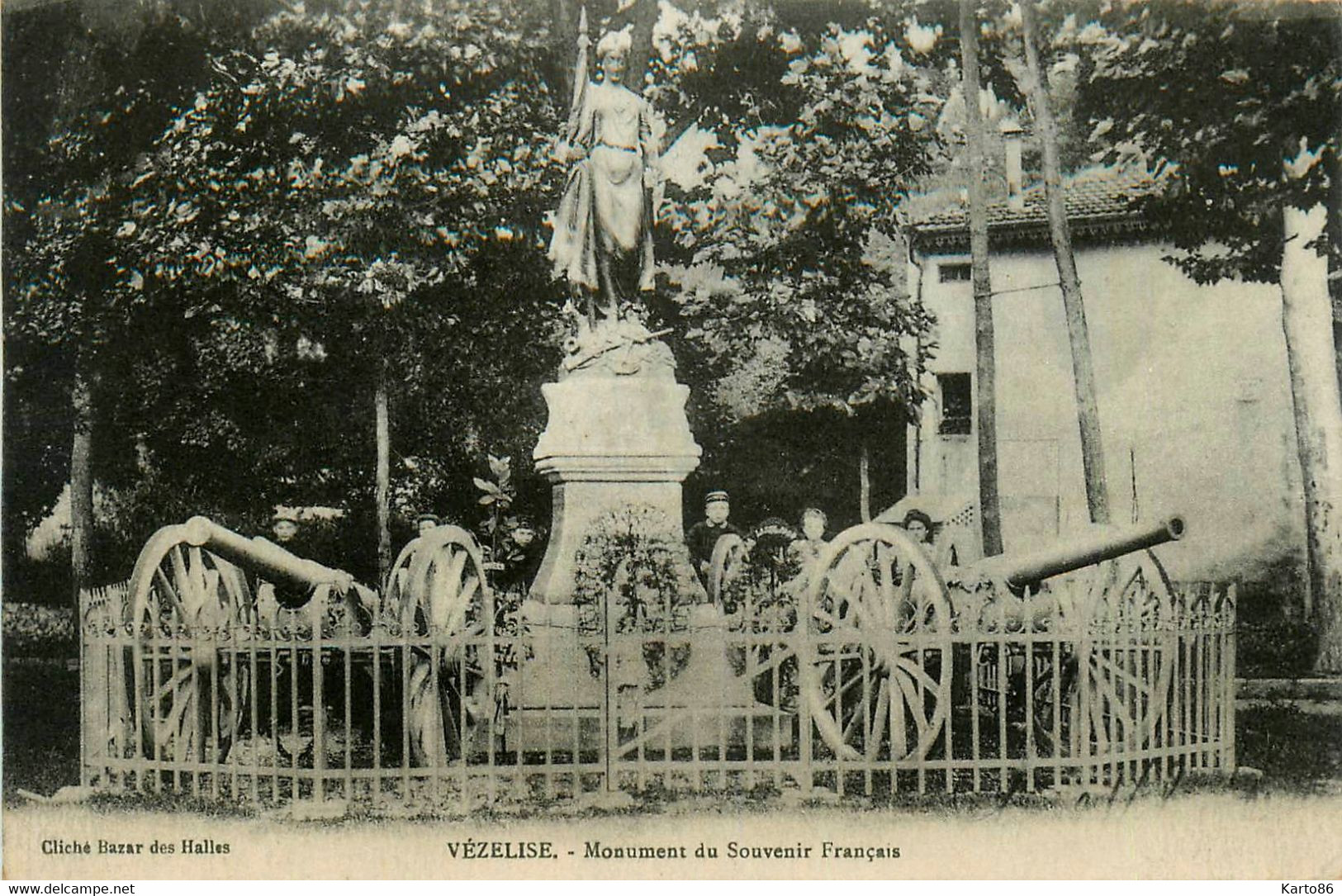 Vézelise * Place Et Monument Du Souvenir Français - Vezelise