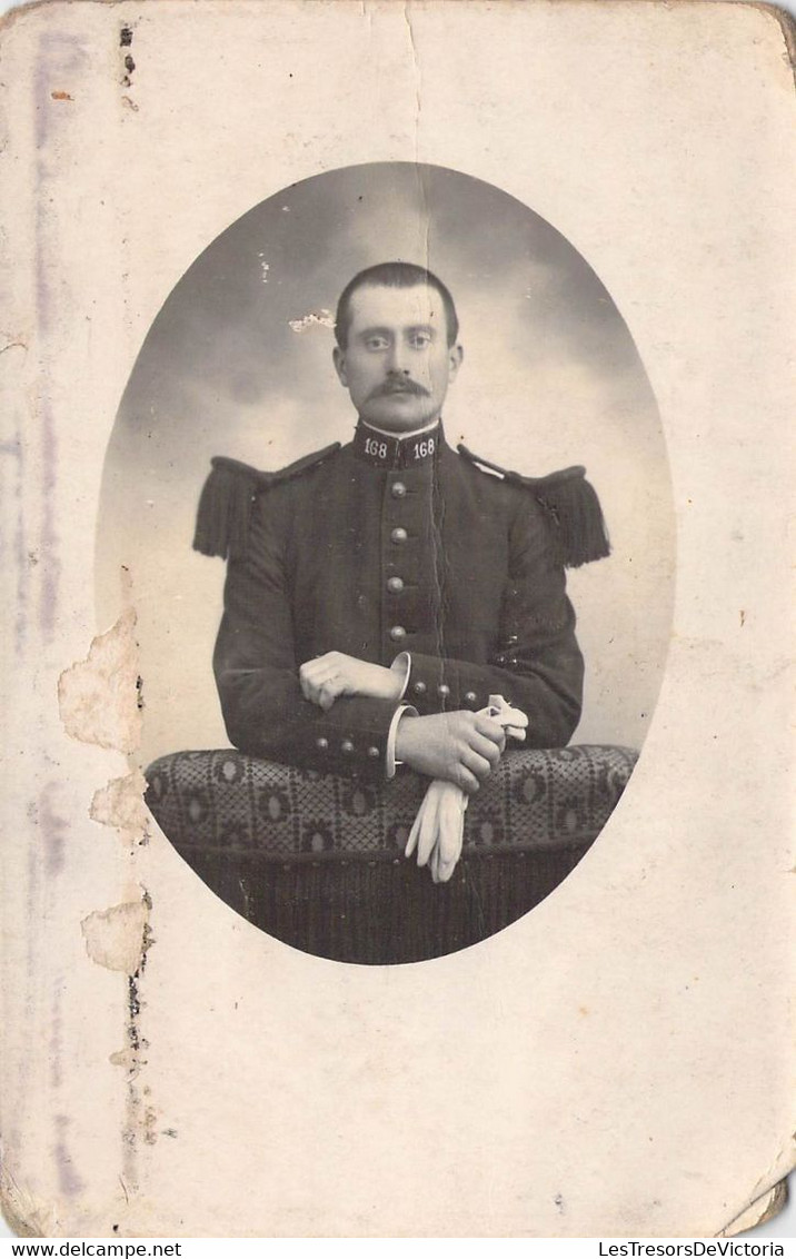 CPA - Soldat Moustachu Portant Le Numéro 168 Au Col - Moustachu - Fotografia