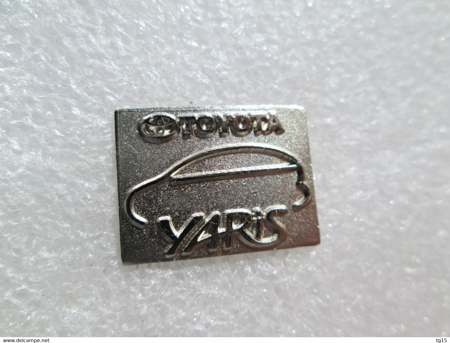 PIN'S    TOYOTA   YARIS - Toyota