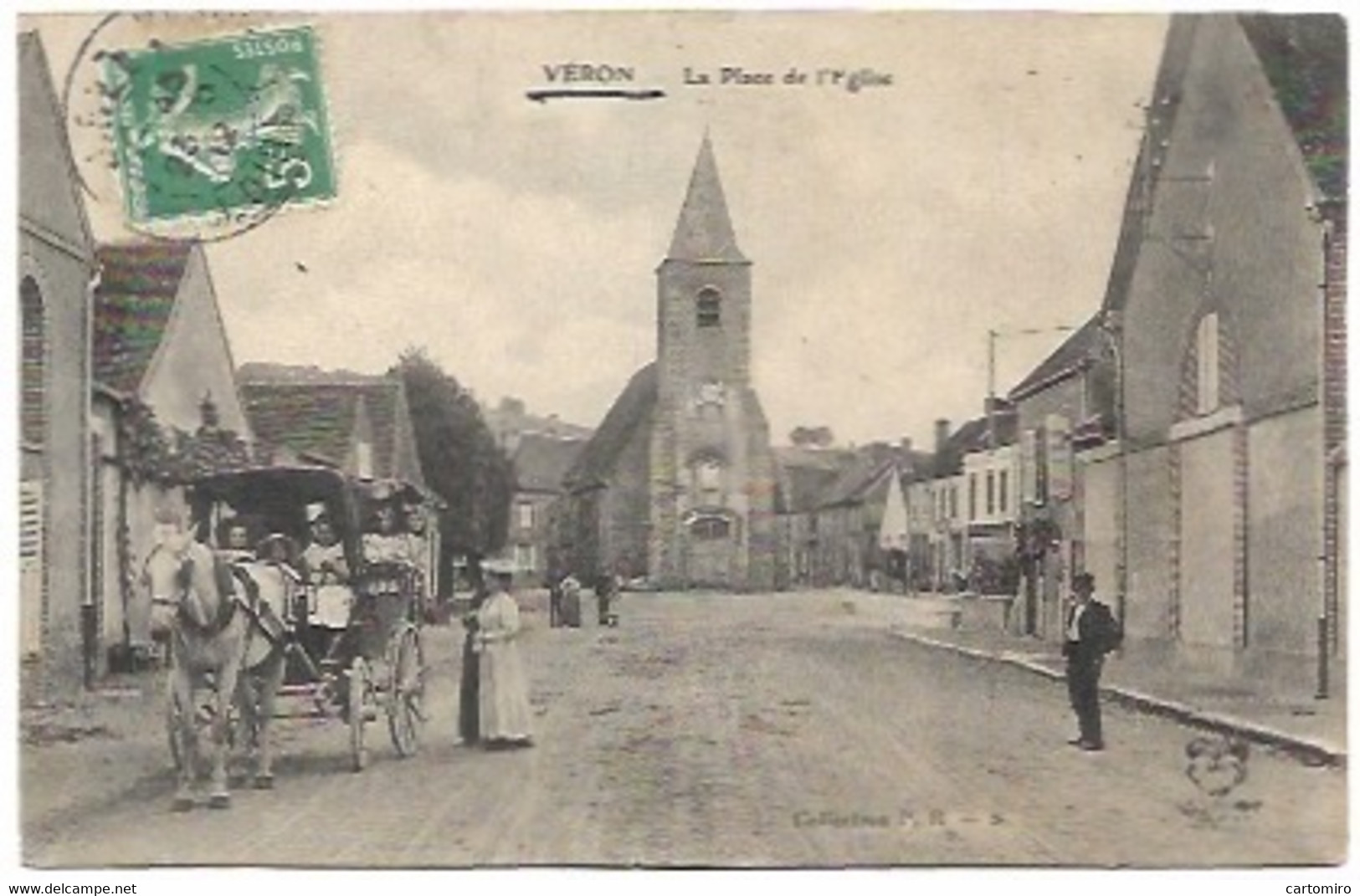 89 Véron - La Place De L'église - Veron