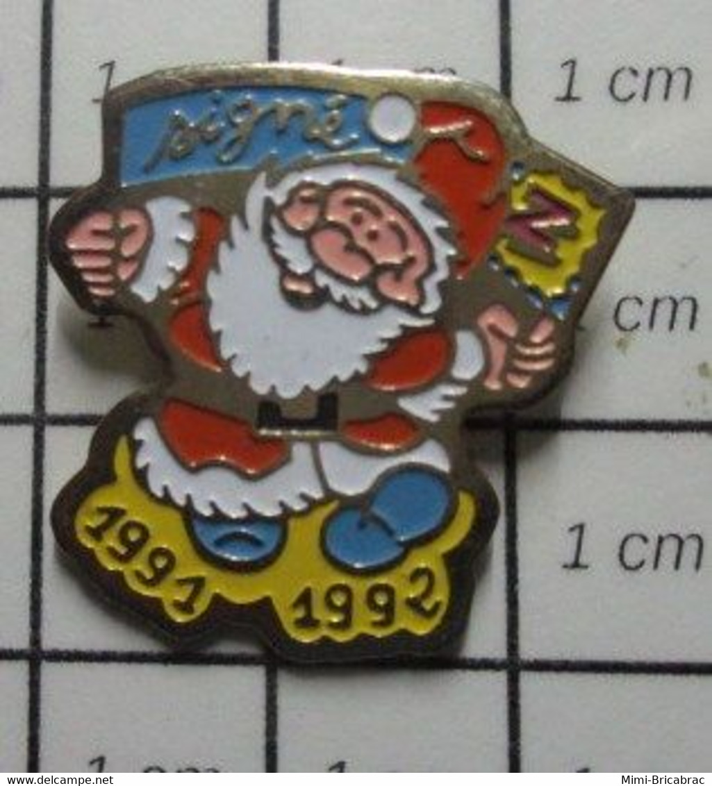 1515b Pin's Pins / Beau Et Rare / THEME : NOEL / PERE NOEL SIGNE Z 1991 1992 - Navidad