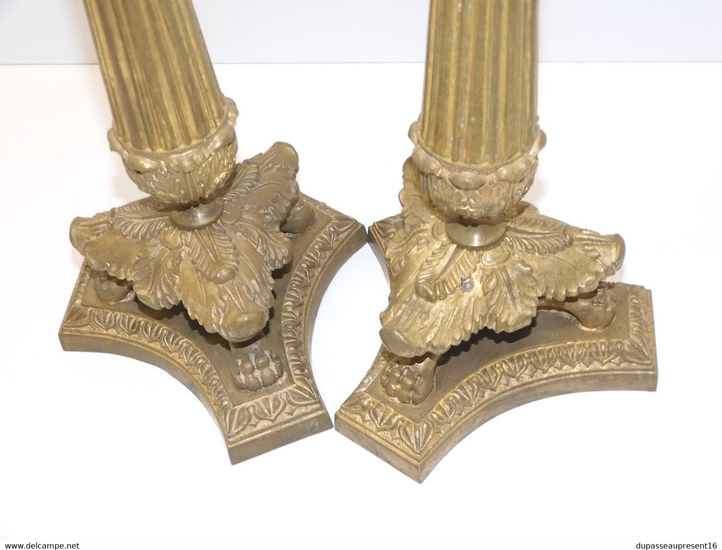 *PAIRE BOUGEOIRS RESTAURATION EMPIRE XIXe BRONZE PIEDS GRIFFES TRIPODES Bougie E