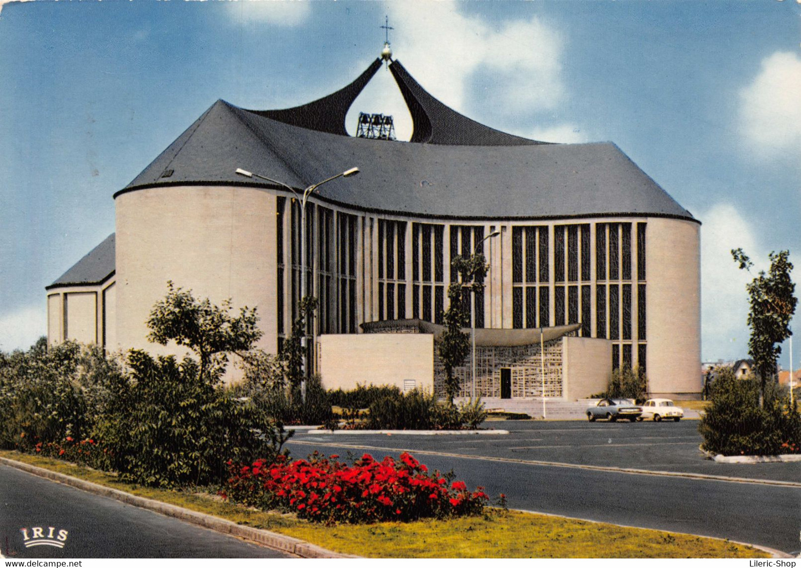 Belgique > Flandre Occidentale - Koksijde , Coxyde , L'Eglise Notre-Dame Des Dunes - Automobiles Cpsm GF  1969 ♦♦♦ - Koksijde