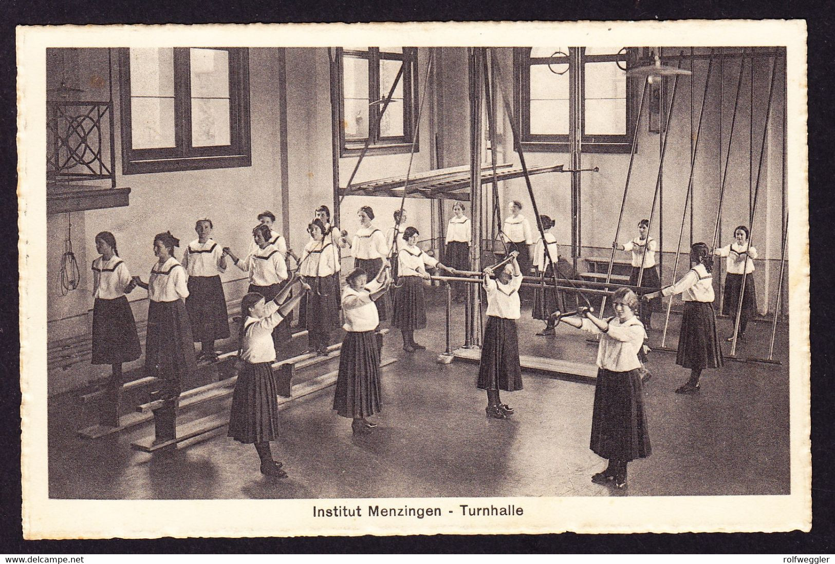 1916 Gelaufene AK Aus Menzingen, Turnhalle Mit Aktiven Damen, Institut Menzingen - Menzingen