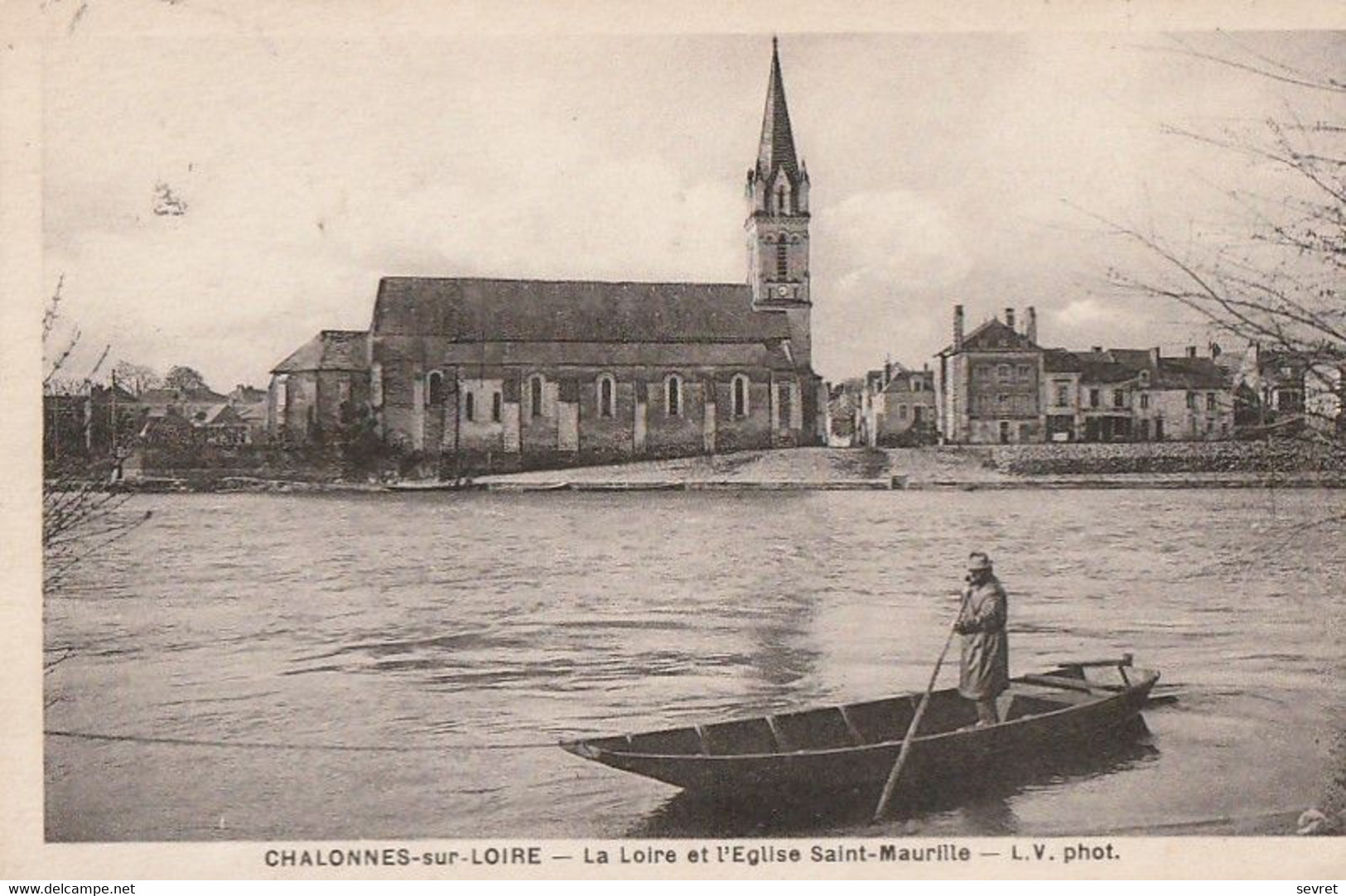 CHALONNES-sur-LOIRE. -  La Loire Et L'Eglise Saint-Maurille. Carte RARE - Chalonnes Sur Loire