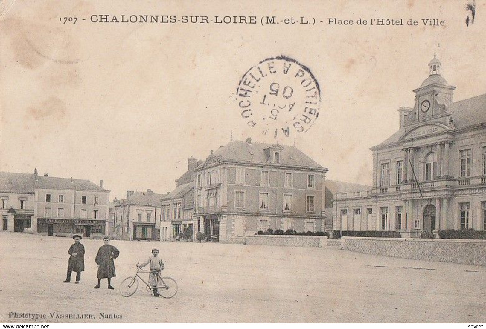 CHALONNES-sur-LOIRE. -  Place De L'Hôtel De Ville - Chalonnes Sur Loire