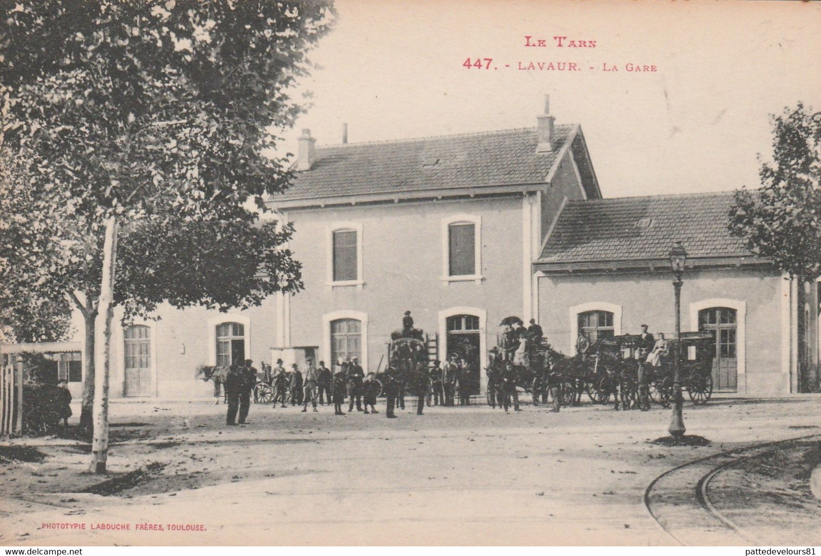 CPA (81) LAVAUR La Gare (Extérieur) Calèches - Lavaur