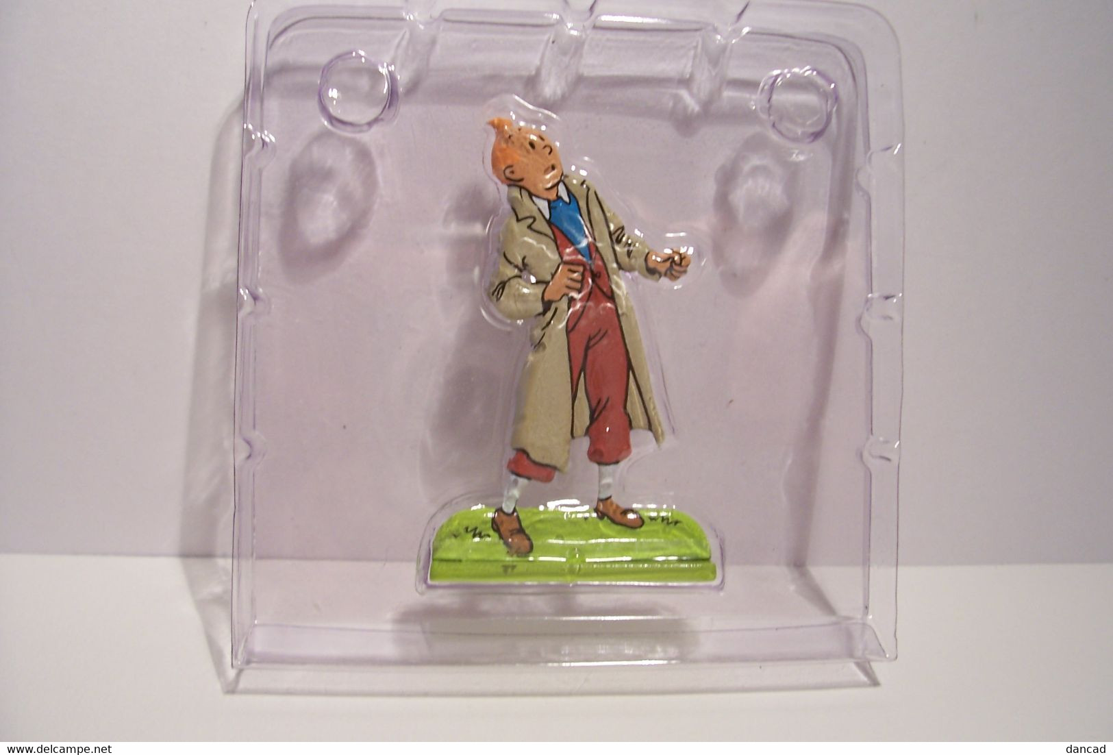 TINTIN  -  Figurine  Hergé  - N°1 - ( Pas De Reflet Sur L'original ) - Tintin