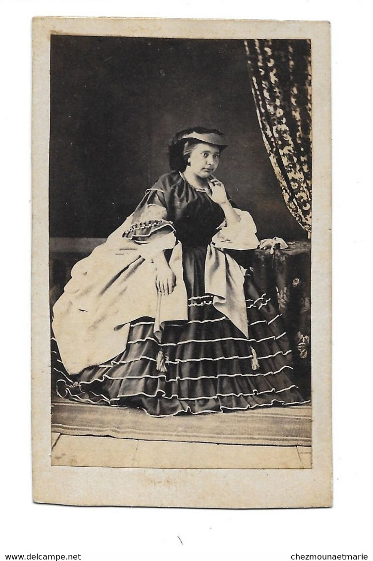 FEMME A IDENTIFIER - REINE? PRINCESSE? ROYAUME UNI? - CDV PHOTO - Old (before 1900)
