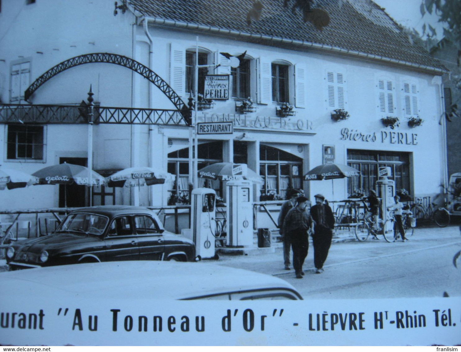 CPA CPSM 68 LIEPVRE Restaurant Au Tonneau D'Or RARE PLAN ? ANIMEE POMPES ESSENCE VOITURE RENAULT Dauphine 1960 - Lièpvre