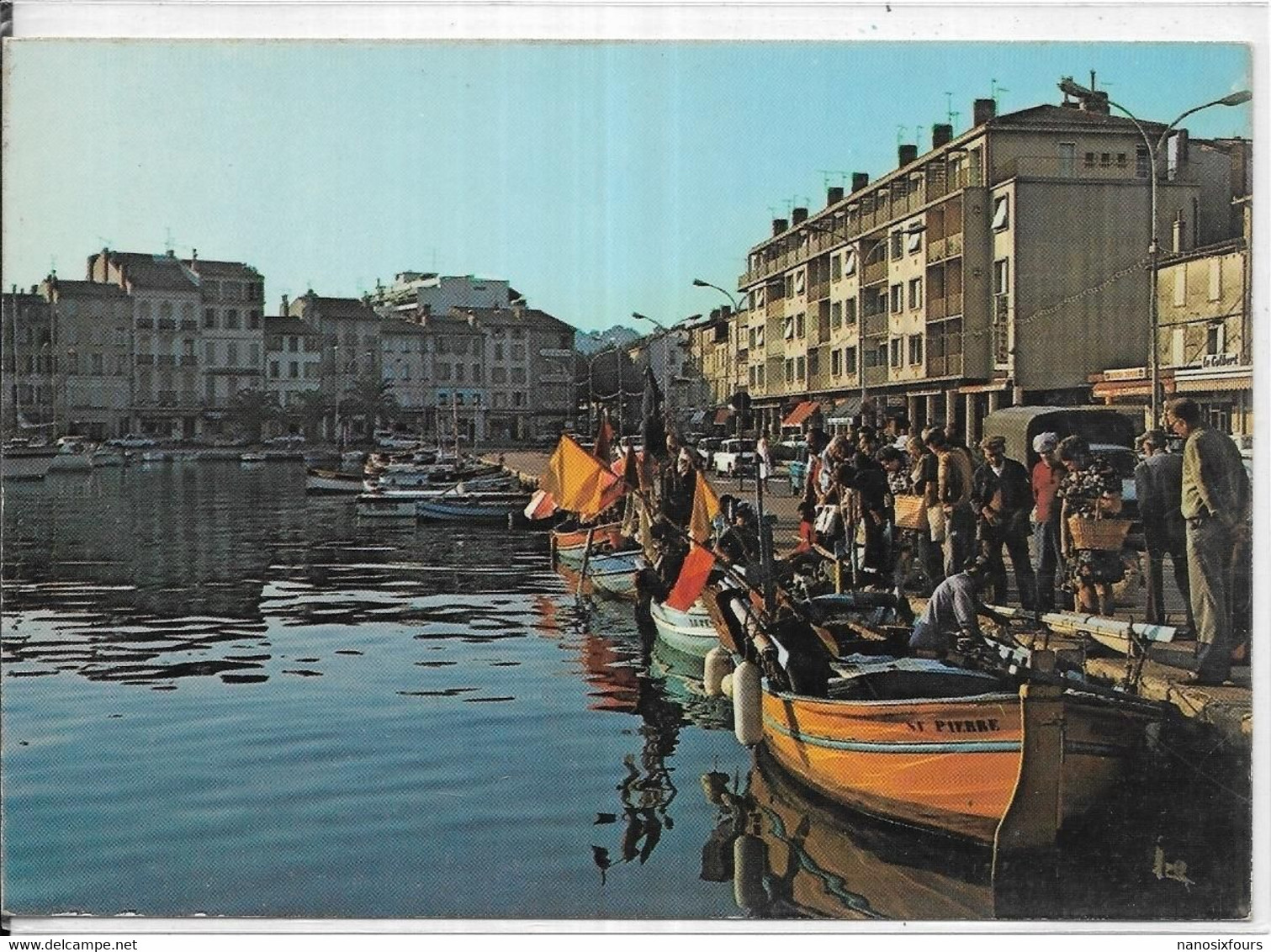 D 83.  LA SEYNE SUR MER.   LE PORT RETOUR DE PECHE ET VENTE DU POISSON - La Seyne-sur-Mer