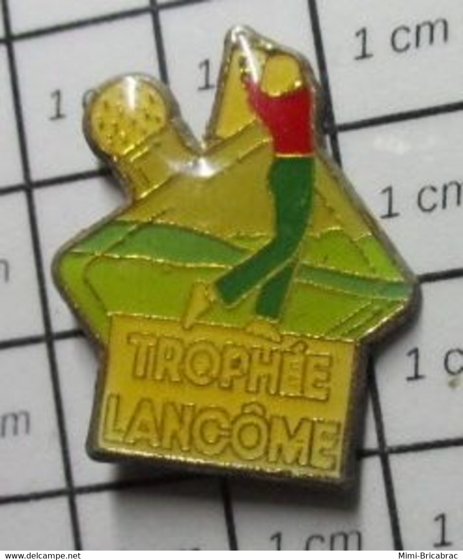 1515A Pin's Pins / Beau Et Rare / THEME : SPORTS / GOLF  TROPHEE LANCOME - Golf