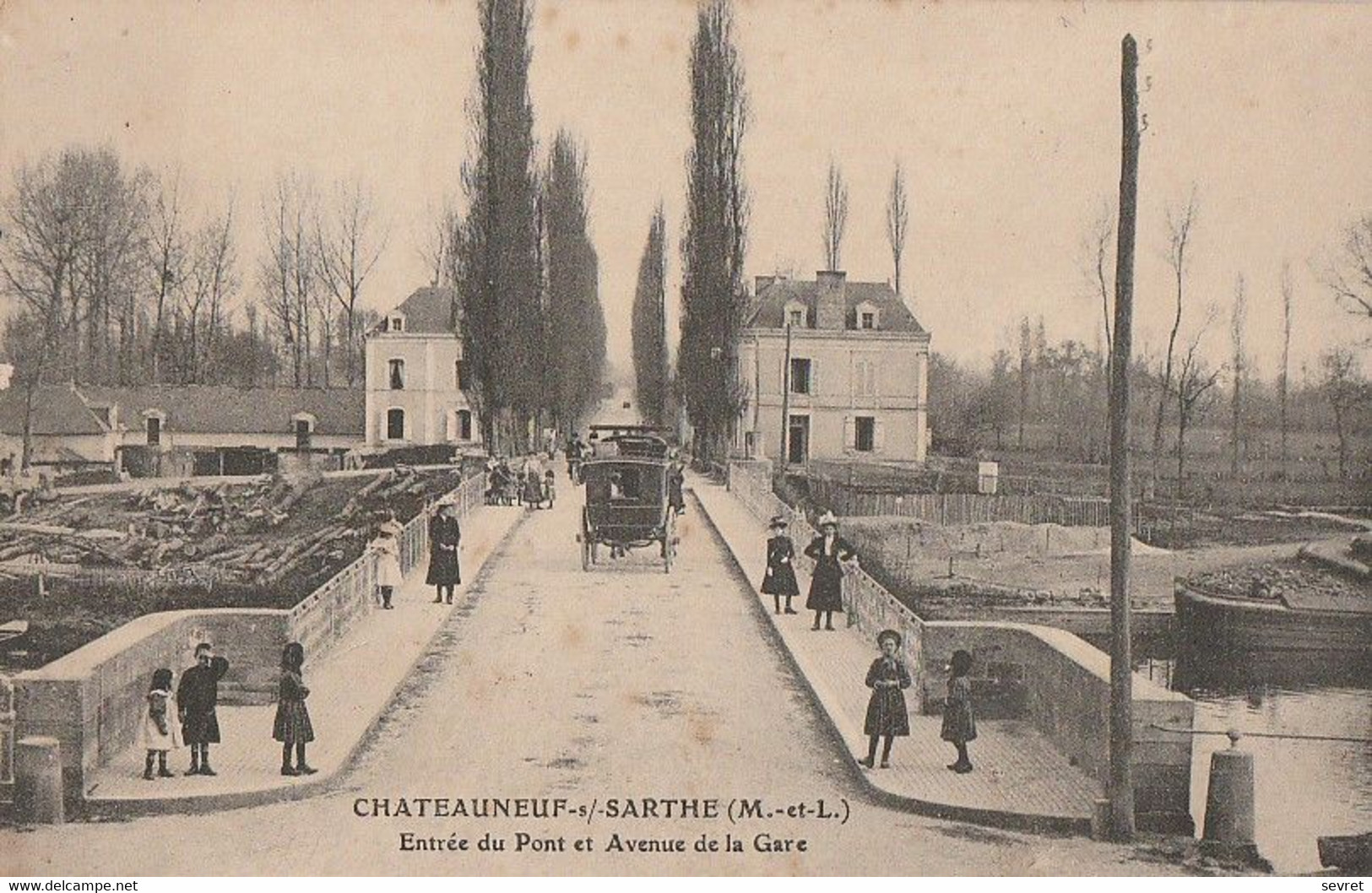 CHATEAUNEUF-sur-SARTHE. -  Entrée Du Pont Et Avenue De La Gare - Chateauneuf Sur Sarthe