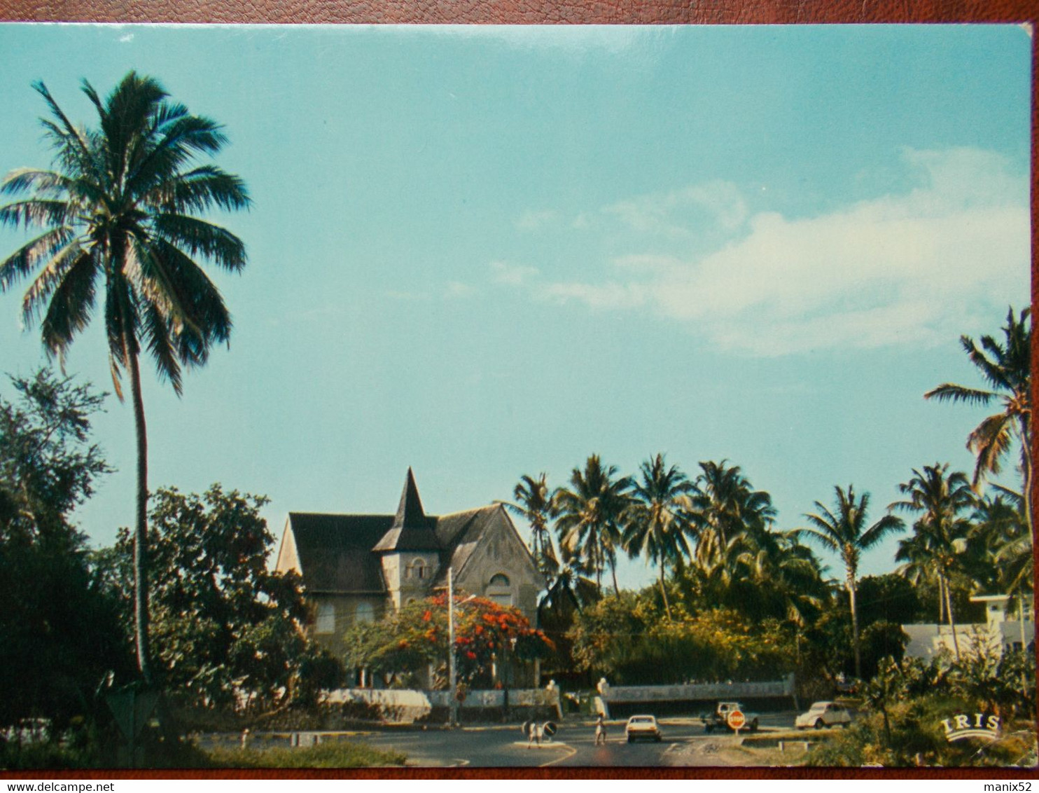 LA RÉUNION - SAINT-PAUL - Au Milieu Des Cocotiers. (L'Eglise) - Saint Paul