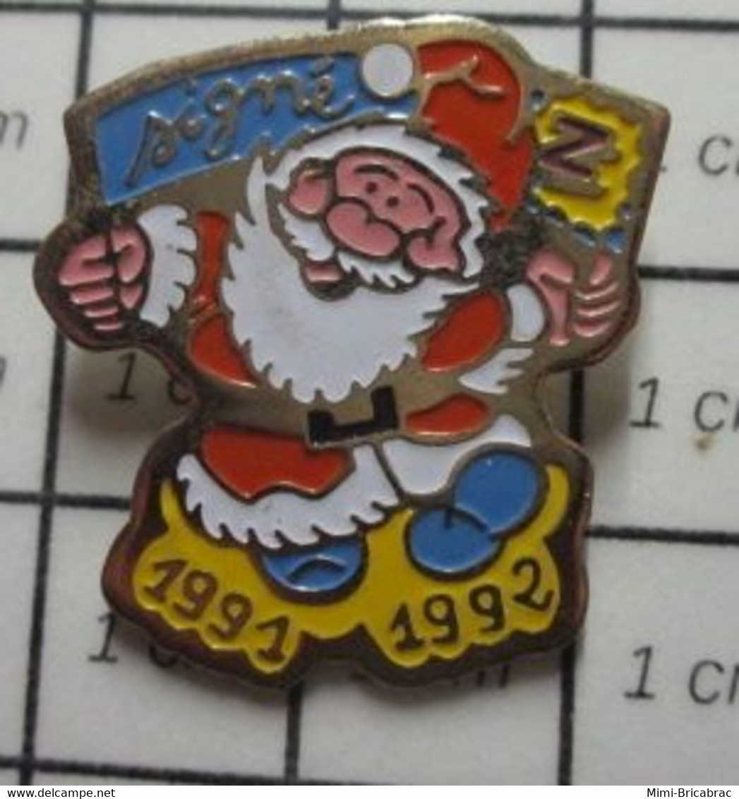 911C Pin's Pins / Beau Et Rare / THEME : NOEL / PERE NOEL SIGNE Z 1991 1992 - Weihnachten