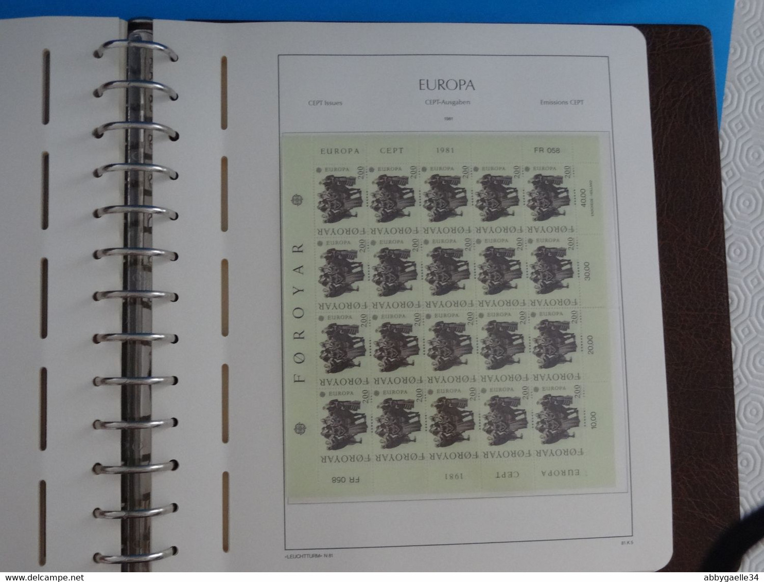 35 Feuillets neufs ** EUROPA CEPT de 1980 à 1982 + Reliure LEUCHTTURM + boitier en bon état général A COMPLETER