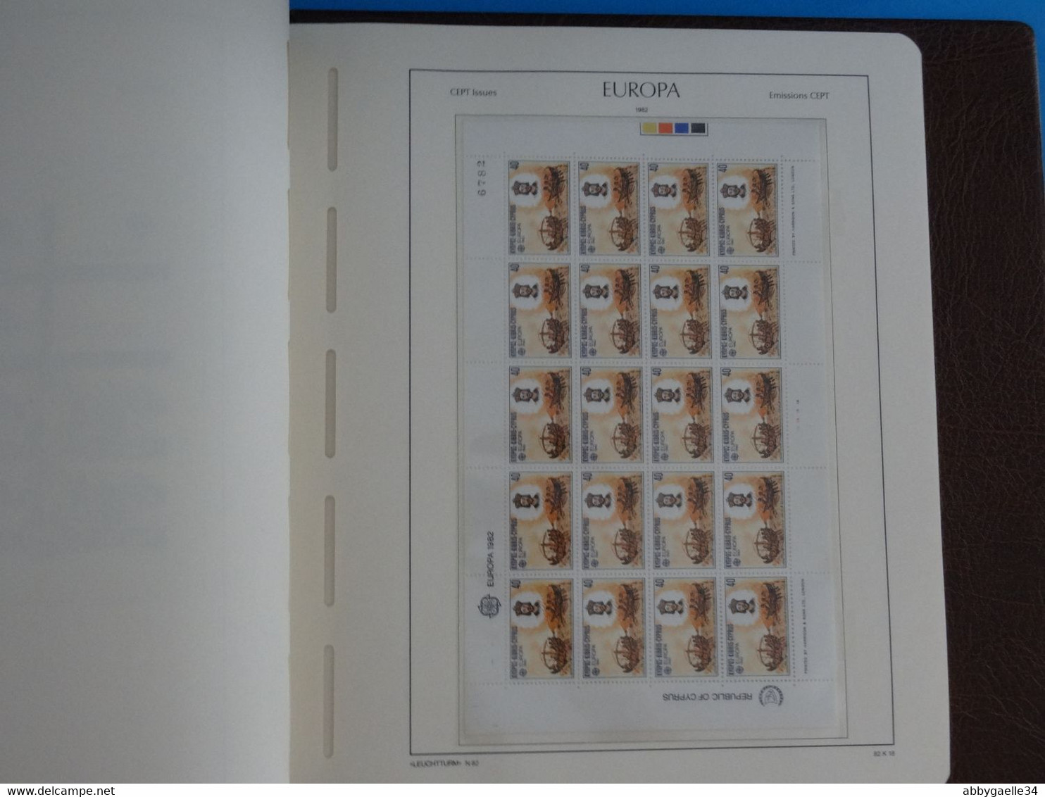 35 Feuillets neufs ** EUROPA CEPT de 1980 à 1982 + Reliure LEUCHTTURM + boitier en bon état général A COMPLETER