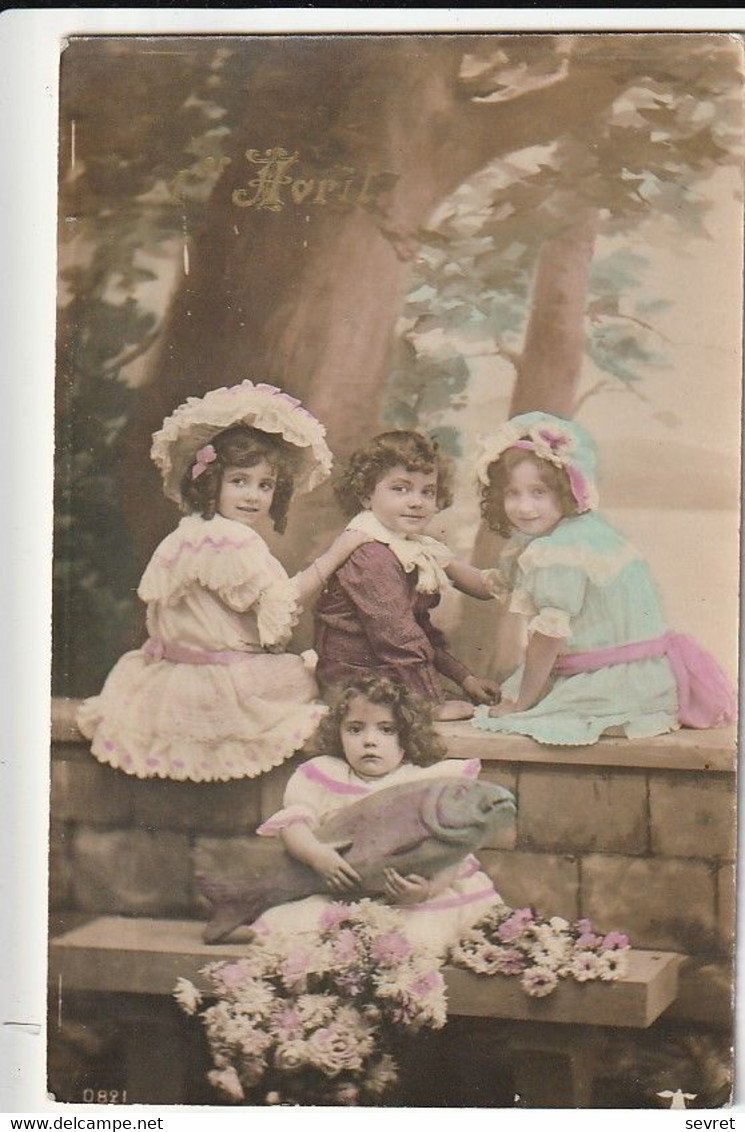 1er AVRIL - Thème Enfants. Carte-photo D'un Groupe D'enfants Endimanchés - 1er Avril - Poisson D'avril