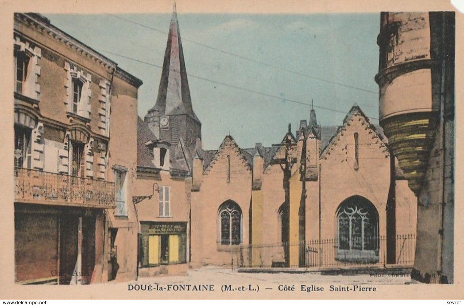 DOUE-la-FONTAINE. - Côté Eglise Saint-Pierre - Doue La Fontaine