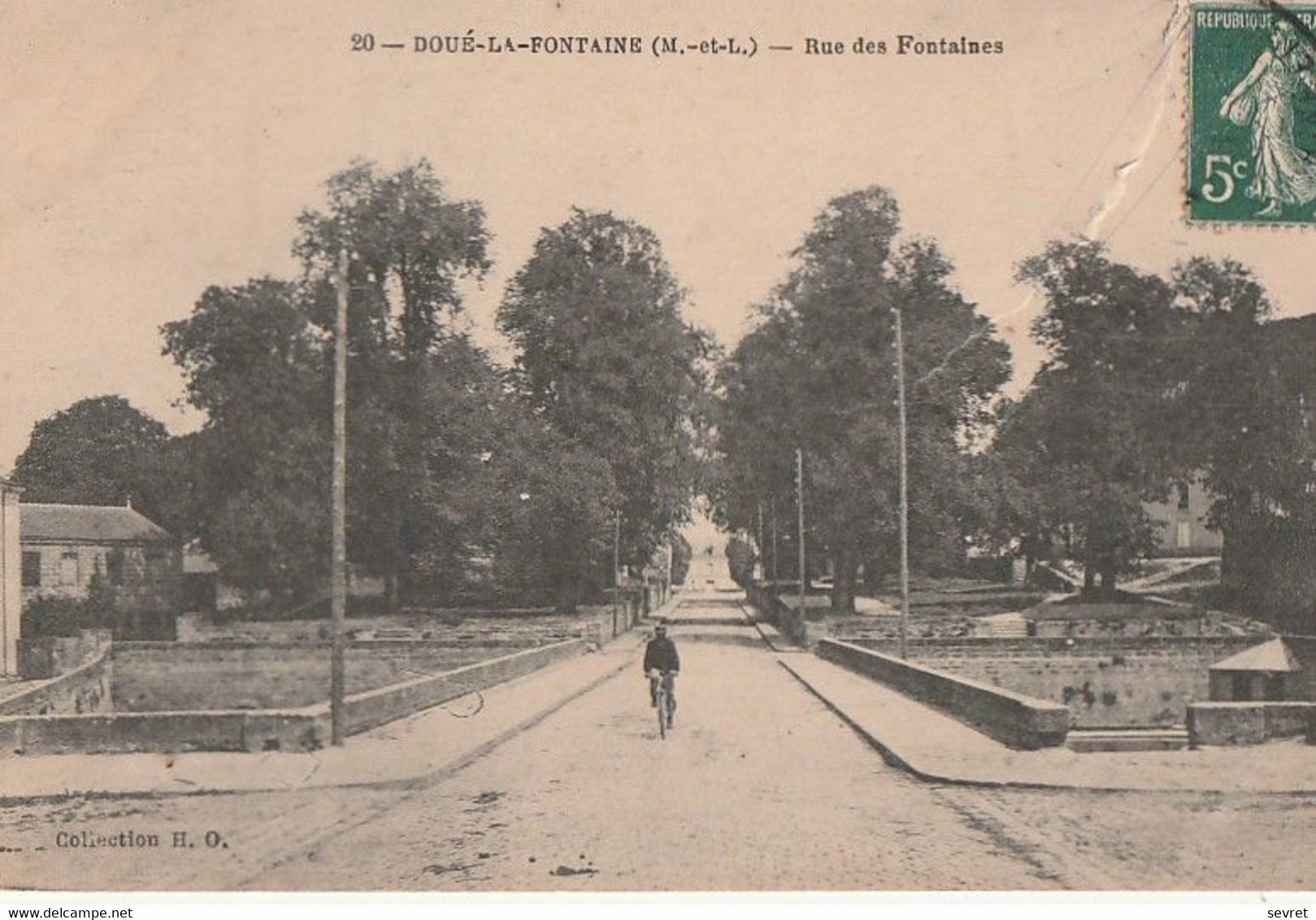 DOUE-la-FONTAINE. - Rue Des Fontaines - Doue La Fontaine