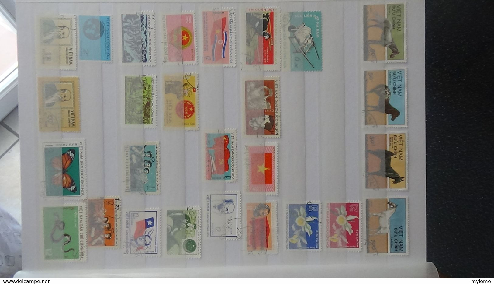 AC305 Album de timbres **, * et oblitérés de divers pays  + timbres ** de France à 10 % de la côte !!!