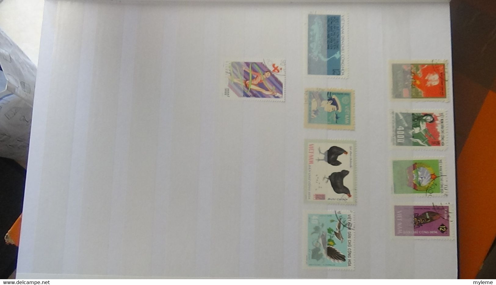 AC305 Album de timbres **, * et oblitérés de divers pays  + timbres ** de France à 10 % de la côte !!!